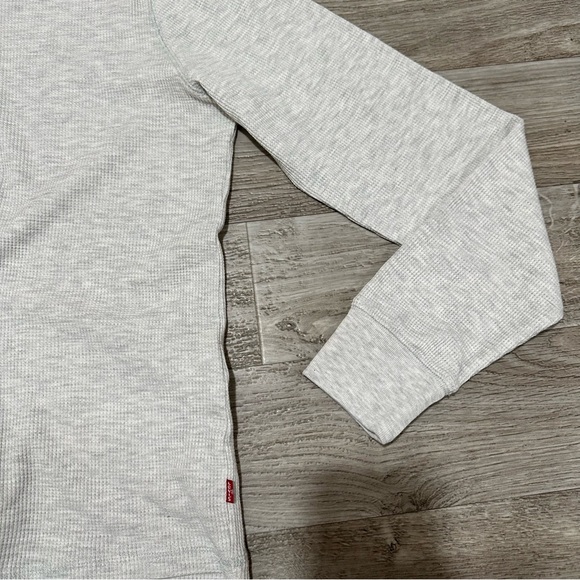 Levi’s Long Sleeve Henley Top - Picture 5 of 5